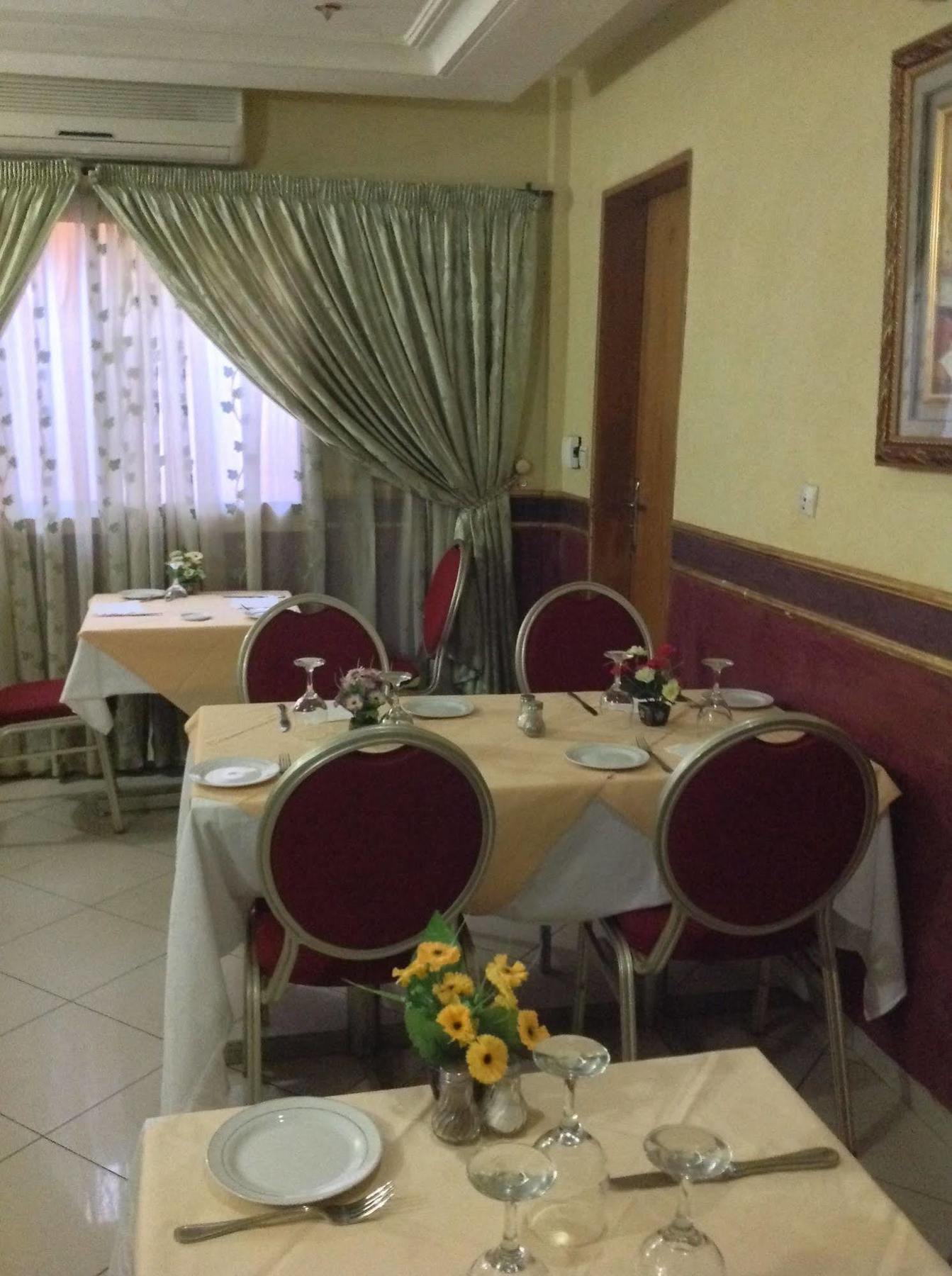 Faso Hotel Uagadugú Exterior foto